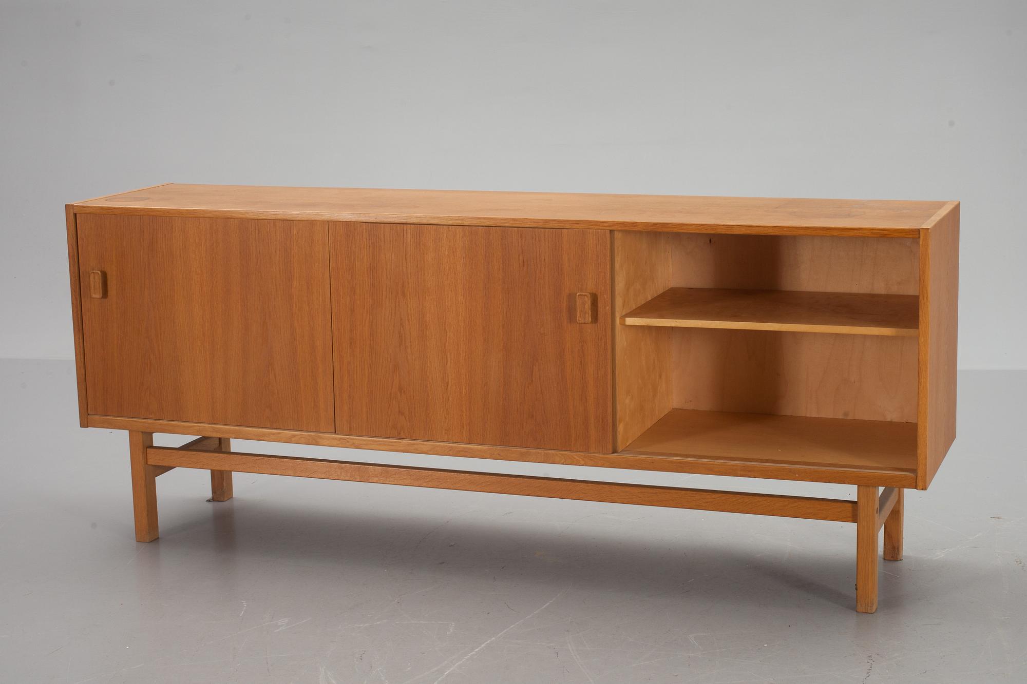 SIDEBOARD, "Arild", Nils Johnsson, Troeds, Bjärnum, 1900-talets andra hälft.
