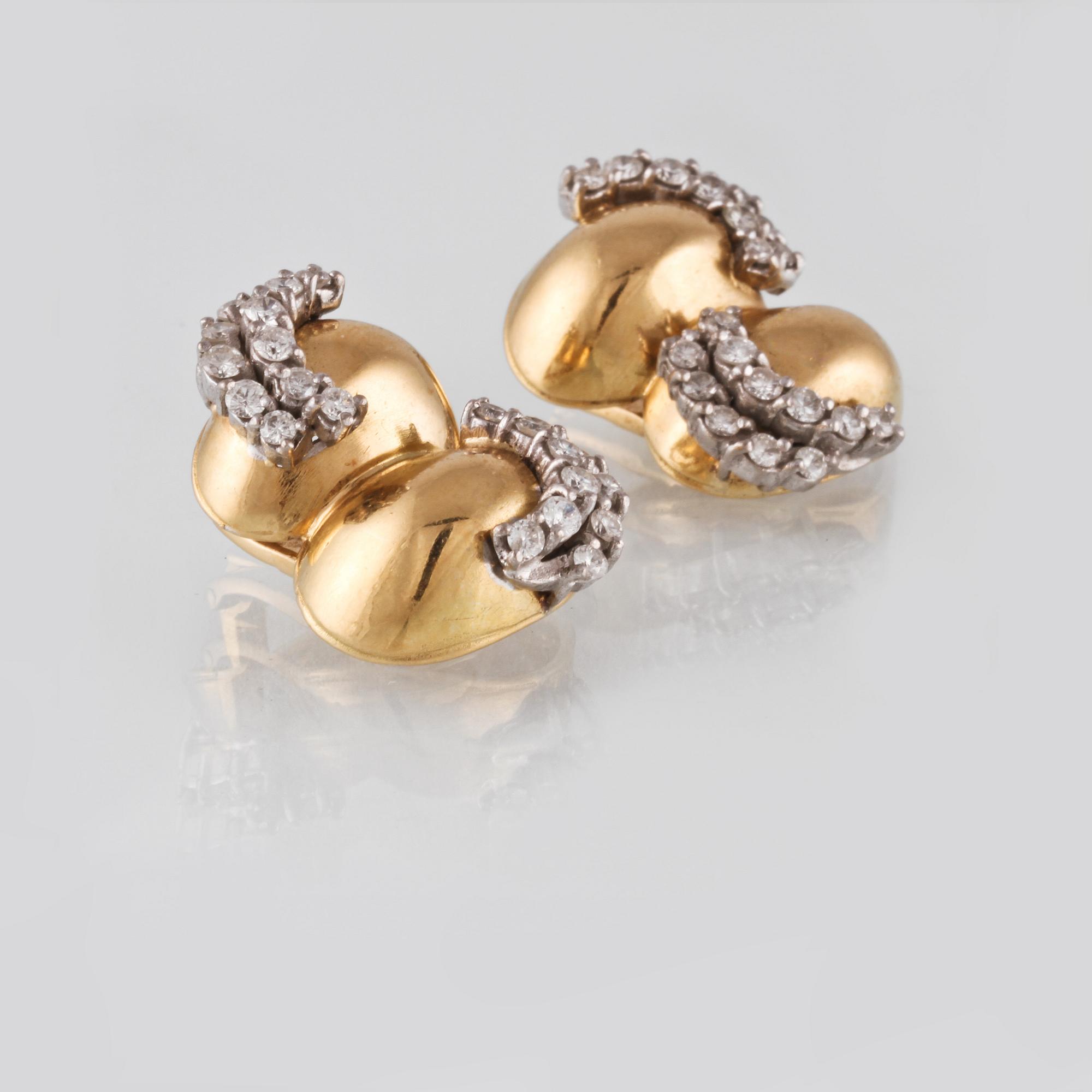 ÖRHÄNGEN, 18K guld samt 22 briljantslipade diamanter ca 2.00 ct. Vikt 24,9 gram.