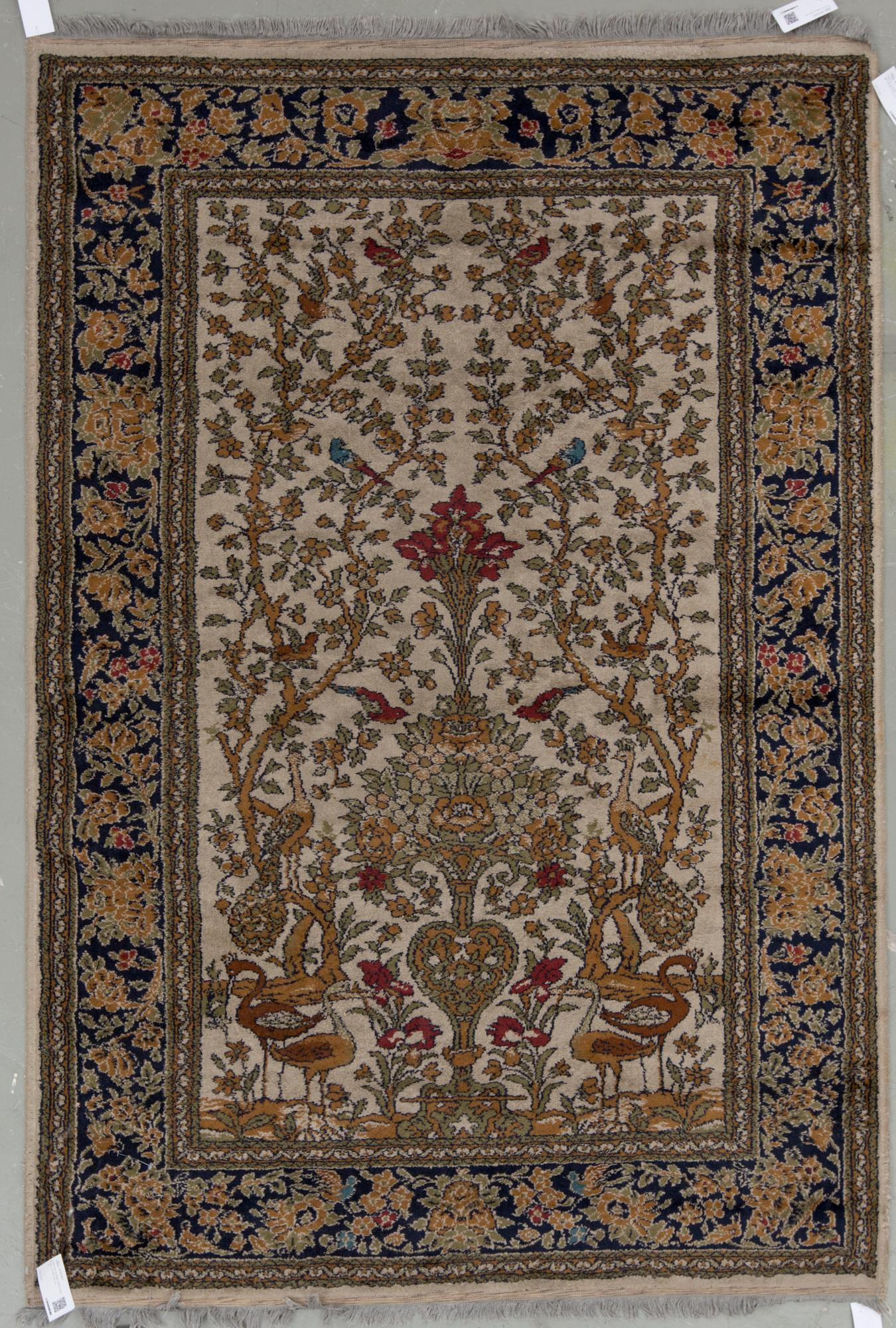 MATTA, troligen Ghom, part silk. Ca 197x133 cm.