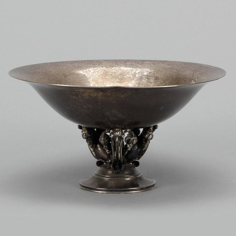 A Gundorph Albertus sterling bowl, Georg Jensen, Copenhagen 1933-44, design nr 468 C.