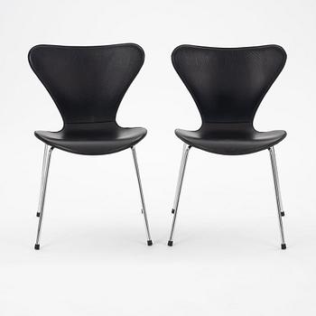 Arne Jacobsen, six 'Series 7' chairs, Fritz Hansen, Denmark.