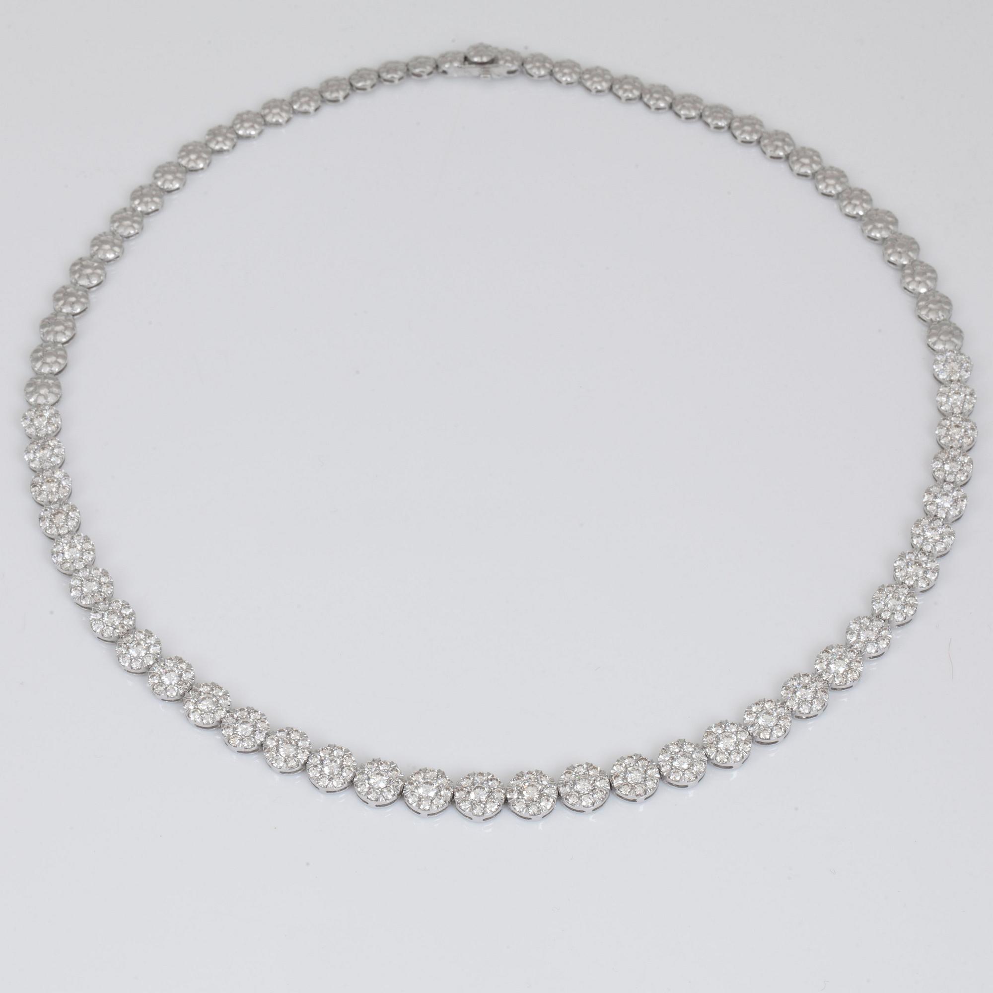 COLLIER med briljantslipade diamanter 9.70ct.