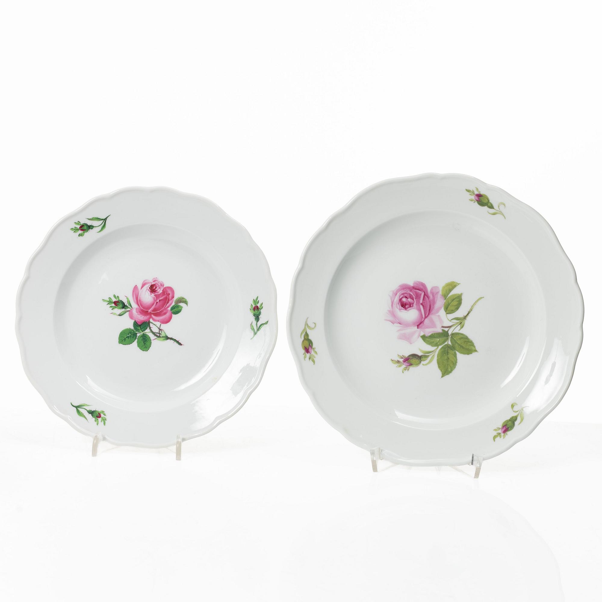 Meissen, Tea and coffee service, approx. 93 pieces, porcelain, “Meissen Rose” (Rote Rose/Meissener Rose).