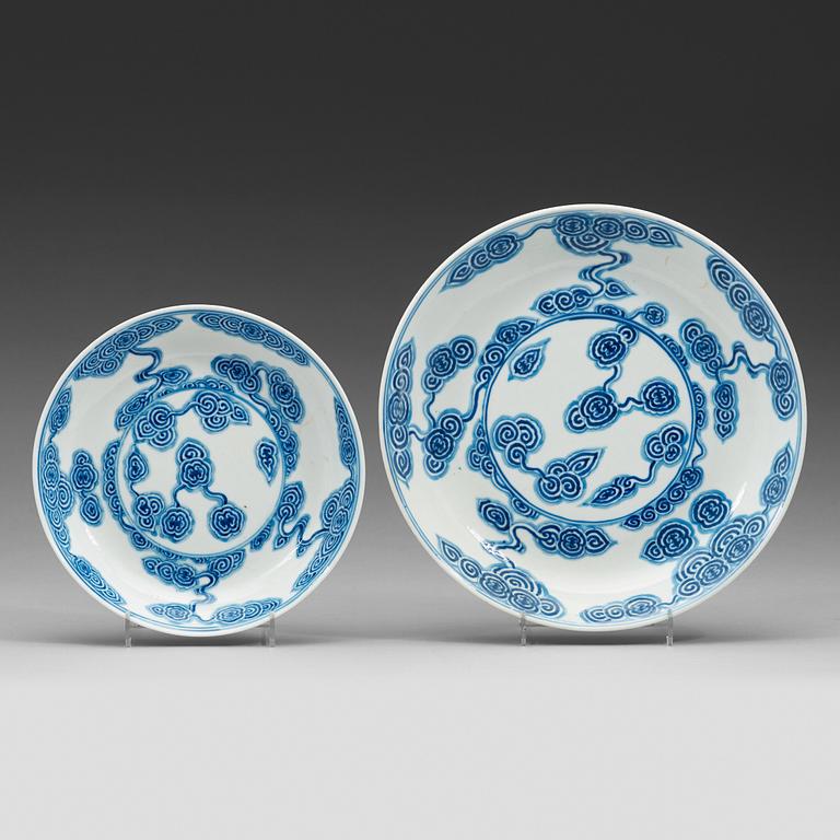 A set of five blue and white dishes, Qing dynasty, second half of 19th Century.