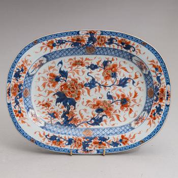An imari dish, Qing dynasty, Qianlong (1736-95). Set in a frame.