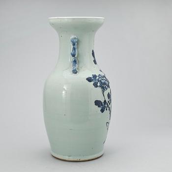 GOLVVAS, porslin, Kina, 1900-talets första hälft.
