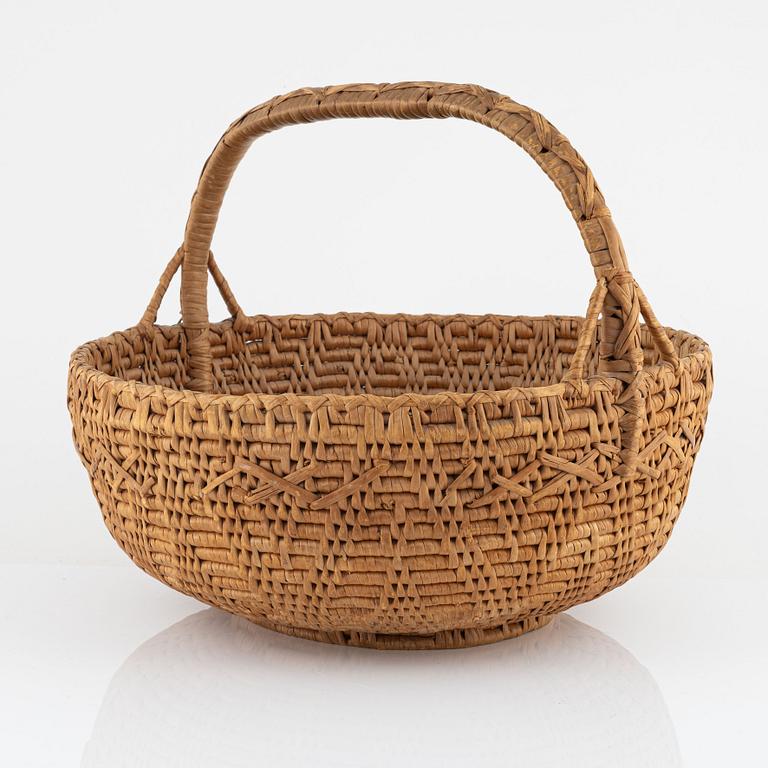 A root basket, 19/20th century.