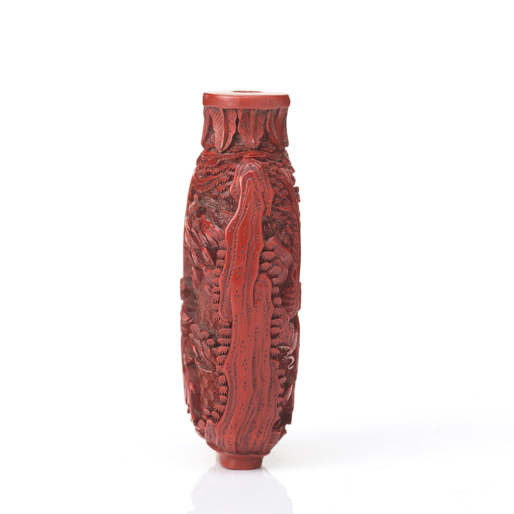 A red lacquer snuff bottle, Qing dynasty, Qianlong (1736-95).