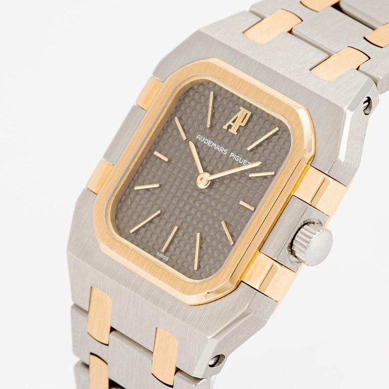 Audemars Piguet, Royal Oak Square, ca 1985. <b>Case size:</b> 25 x 32 mm
<b>Material:</b> steel/gold
<...