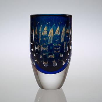 An Ingeborg Lundin 'ariel' glass vase, Orrefors 1972.
