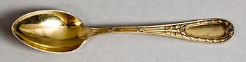 KAFFE- och MOCCASKEDAR, 12+12, förgyllt silver, bl.a. C.G.Hallberg, 1919. Ca 255 g.