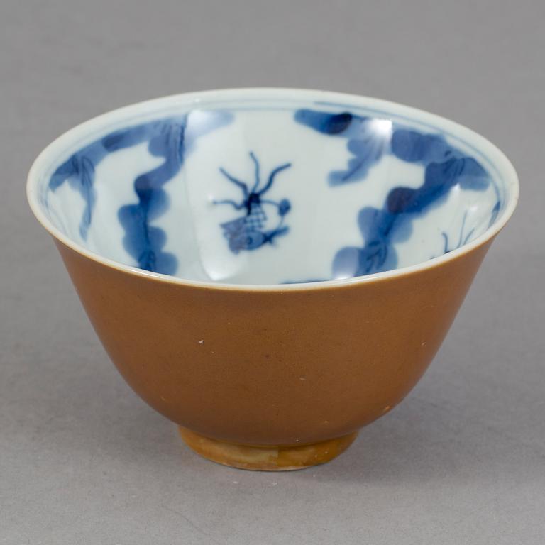 KOPPAR, 3 st olika. Porslin, Kina, 1700-tal.