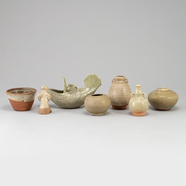 A group of South East Asian Ceramics, 15/16th Century and later.