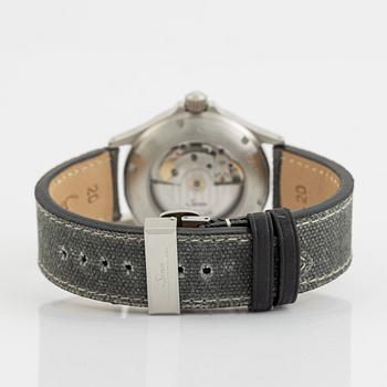 Sinn, 556, "Carnelian Red", wristwatch, 38,5 mm.