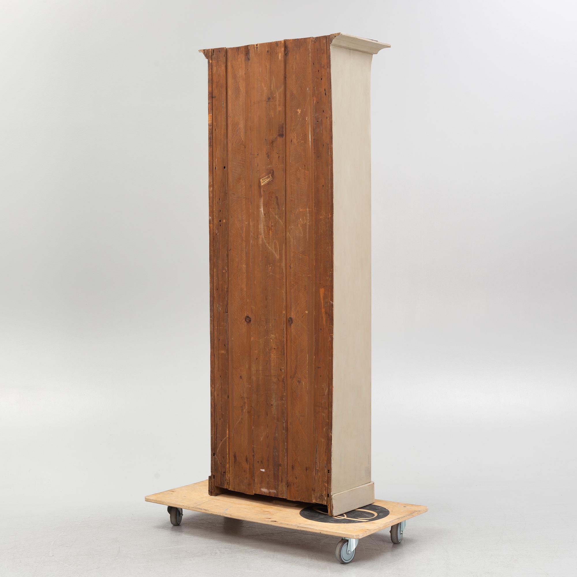 Klädskåp, omkring år 1900.