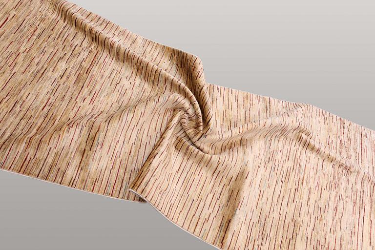 A Zeigler design runner, ca 437 x 100 cm.