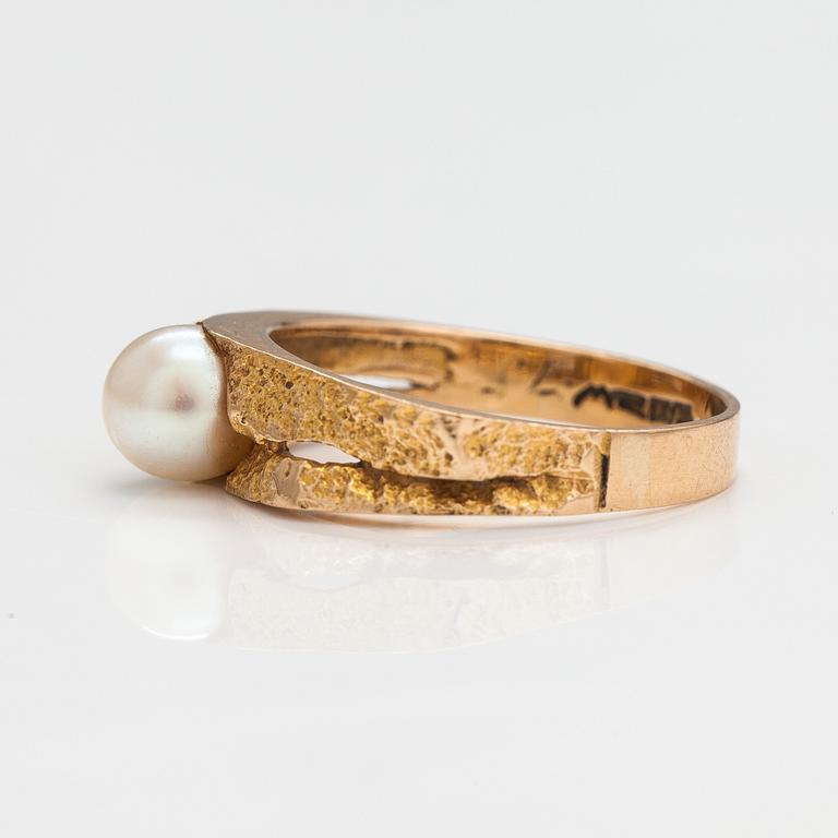 Björn Weckström, Ring "Lapplans vår", 14K guld och odlad pärla. Lapponia.