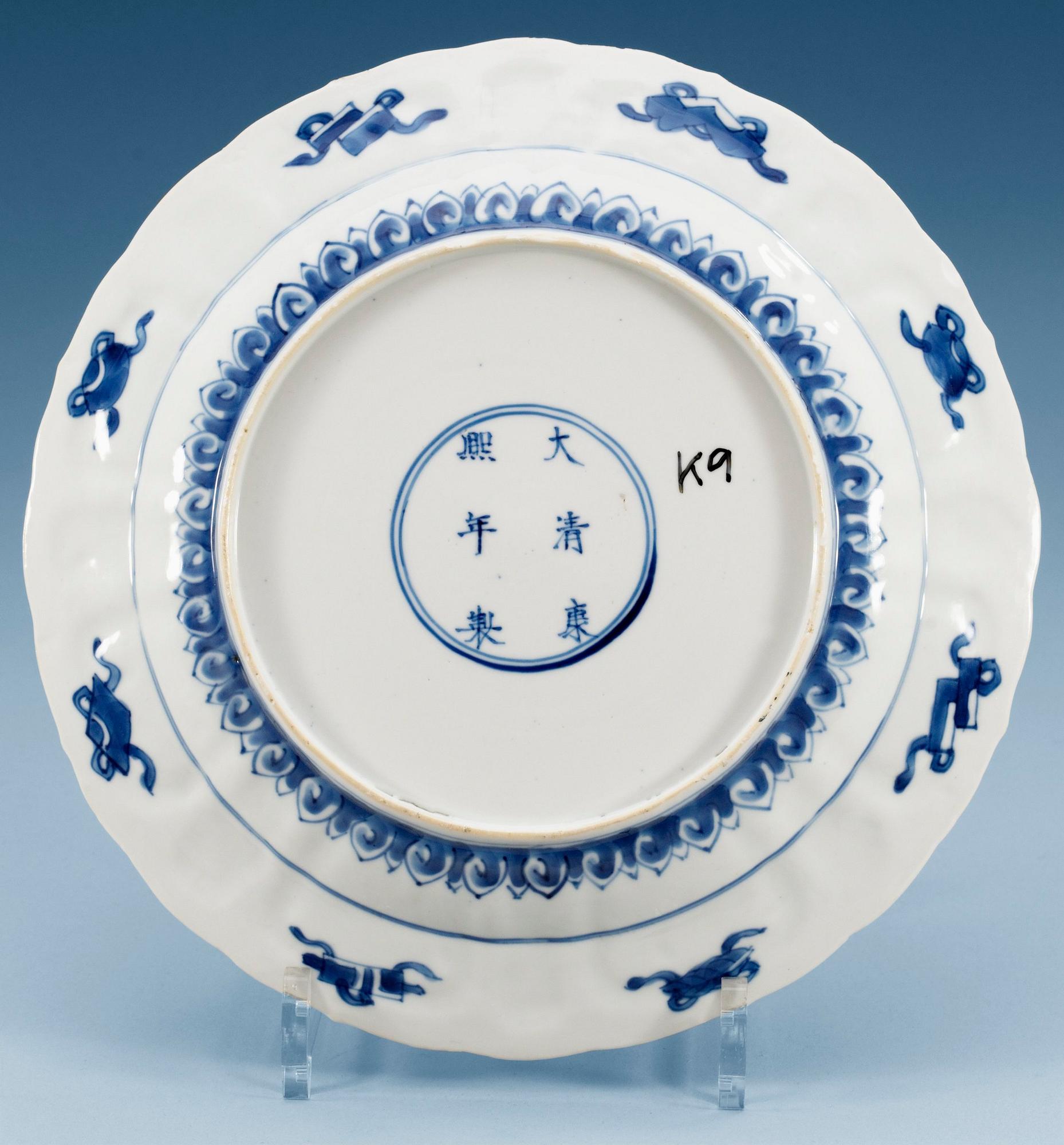 TALLRIKAR, fyra stycken, porslin. Qing dynastin med Kangxis sex karaktärers märke och period (1662-1722).