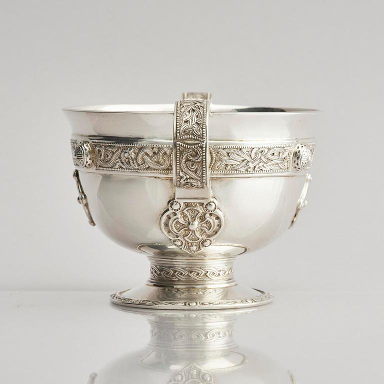 A British early 20th century silver bowl, mark of Lambert & Co (Herbert Charles Lambert), London 1911.