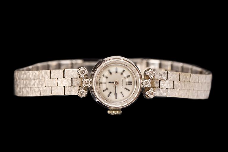 ARMBANDSUR, 18k vitguld med 6 briljantslipade diamanter ca 0,12ct. Certina 1970-tal. Vikt ca 28g.