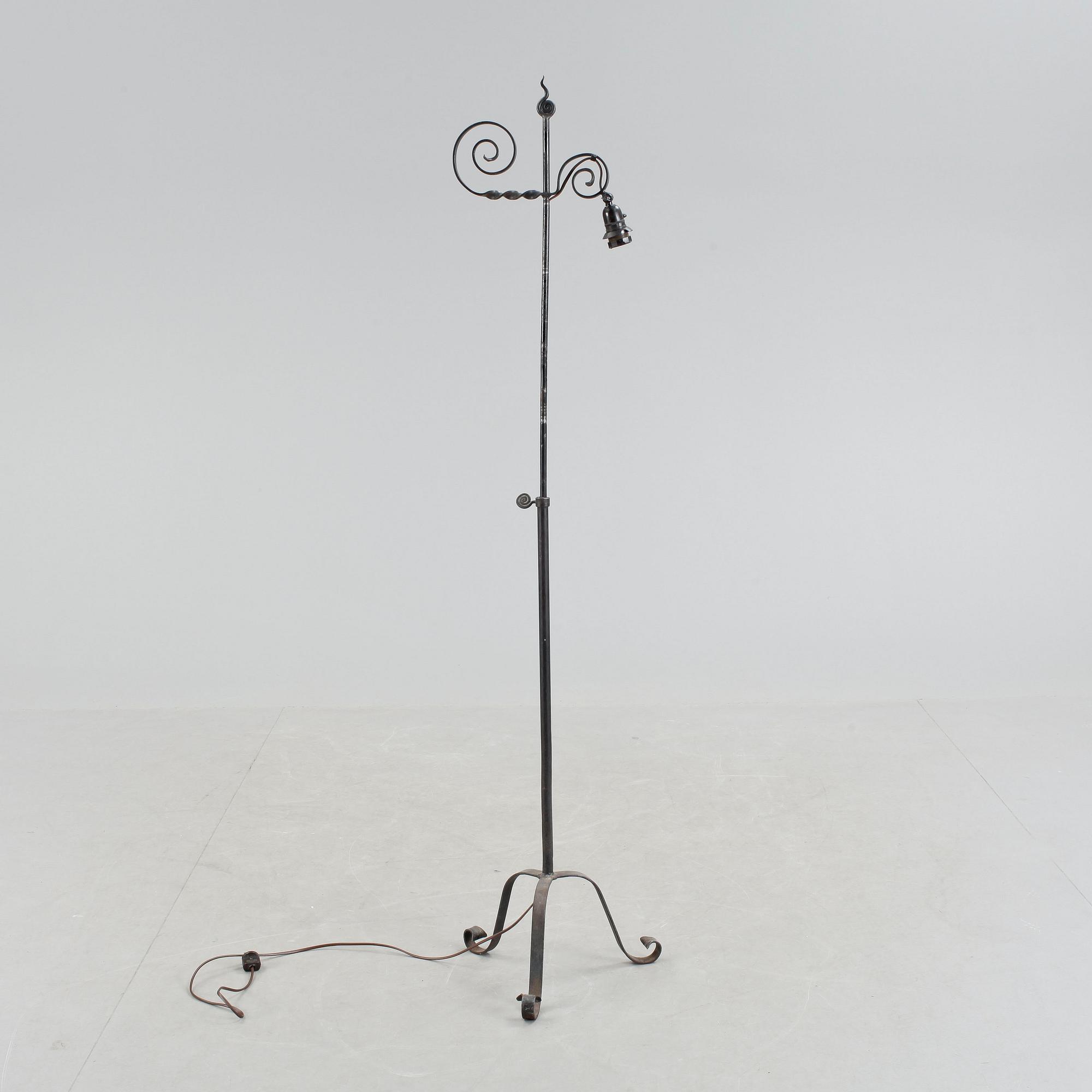 GOLVLAMPA, 1900-talets första hälft.