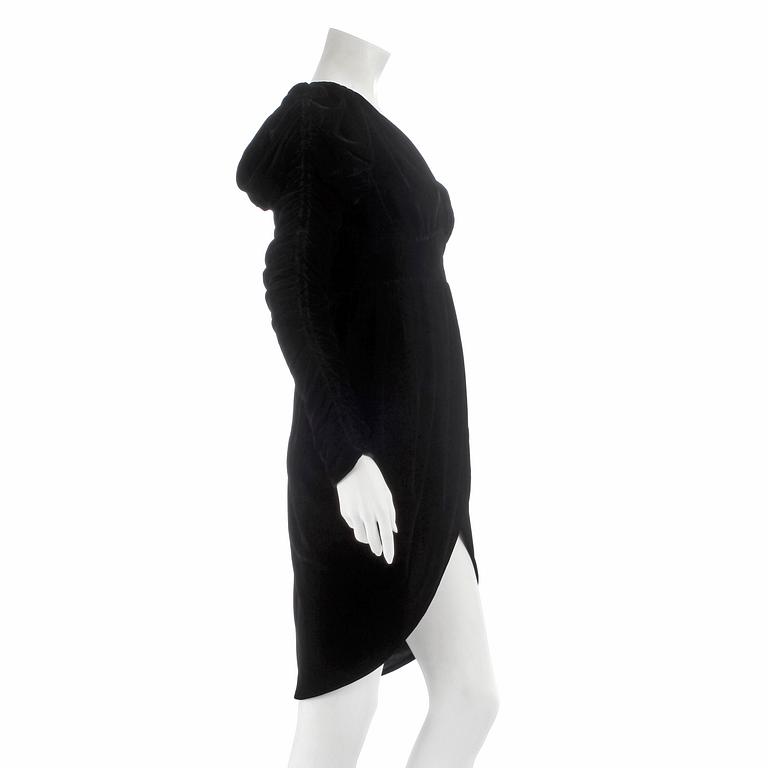 NORMA KAMALI, a black velvet dress. Size US 8.