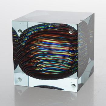 OIVA TOIKKA, A special glass cube, signed Oiva Toikka Nuutajärvi Notsjö -05.