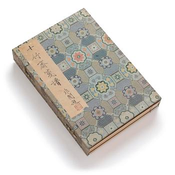 1164. A book, four volumes, numerously illustrated with woodcuts in colours, "Shi zhu zhai jian pu" by Hu Zhengyan.