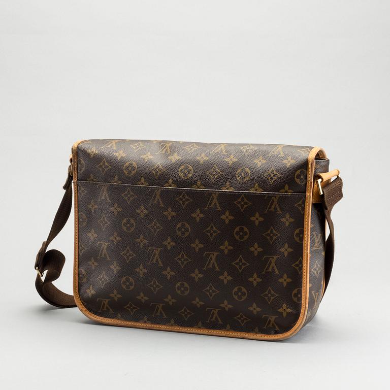 LOUIS VUITTON, messenger bag.