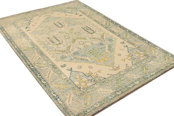 A Kazak carpet, c. 299 x 200 cm.