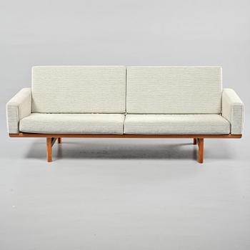 SOFFA, "GE 236", Hans J Wegner, 1900-talets andra hälft.
