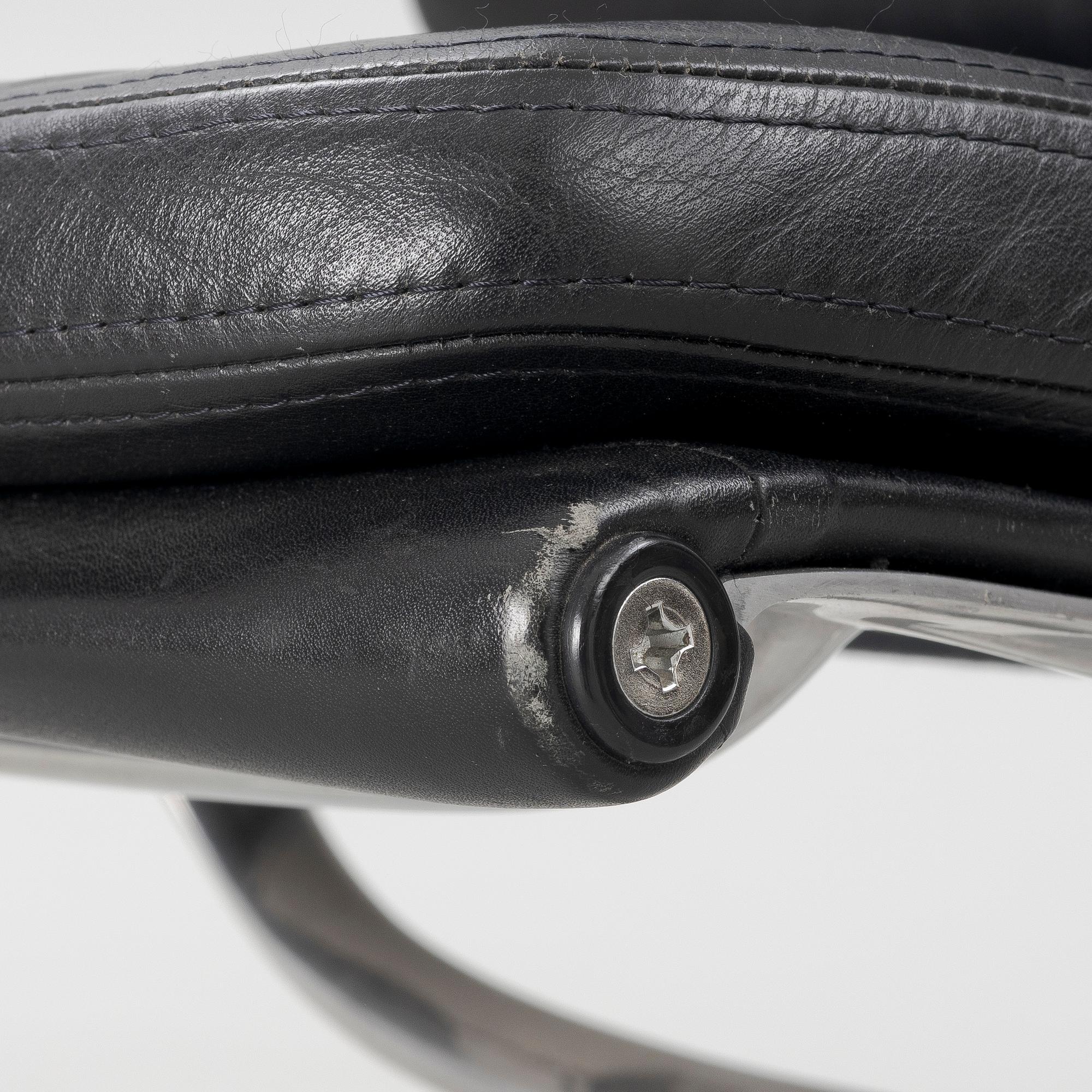 Charles & Ray Eames, "Soft Pad Chair EA 208", Vitra.