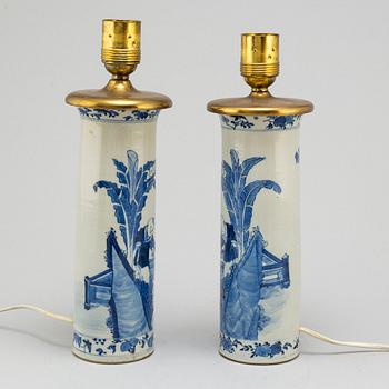 A pair of blue and white vases converted into table lampts, Qing dynasty, late 19th century.