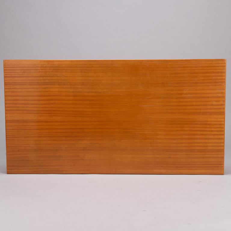 Alvar Aalto, ALVAR AALTO, A mid 20th century 'Y 89'table for Artek. Finland.