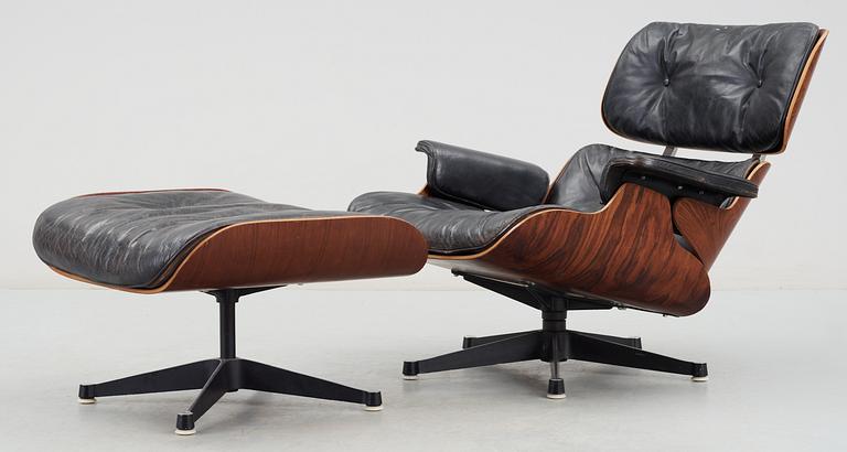 CHARLES & RAY EAMES "Lounge Chair and ottoman", Herman Miller, licenstillverkad Nordiska Kompaniet 1964.