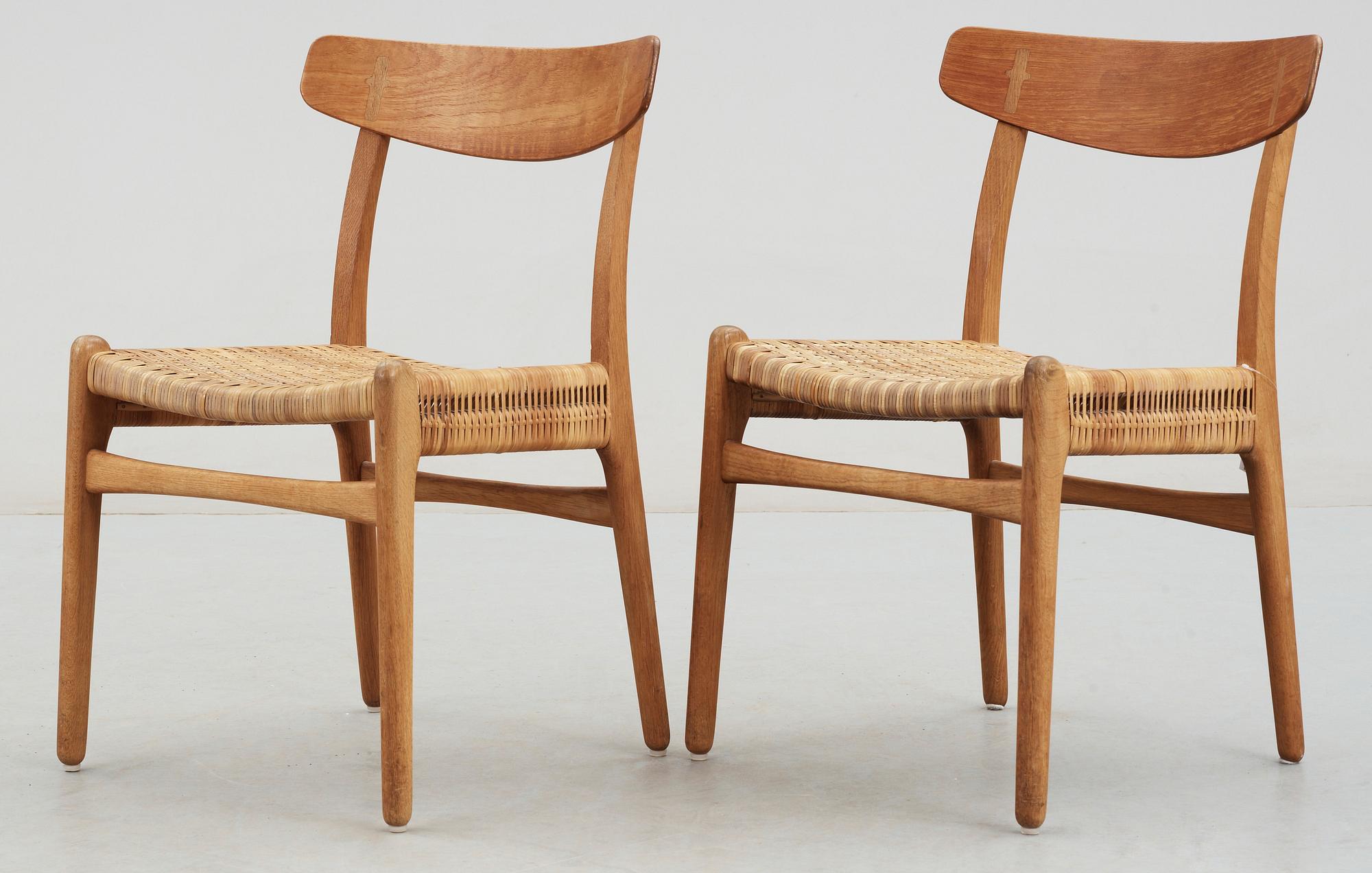 STOLAR, ett par, "CH 30", Hans J. Wegner, Carl Hansen & son, Odense, Danmark, 1950/50-tal.