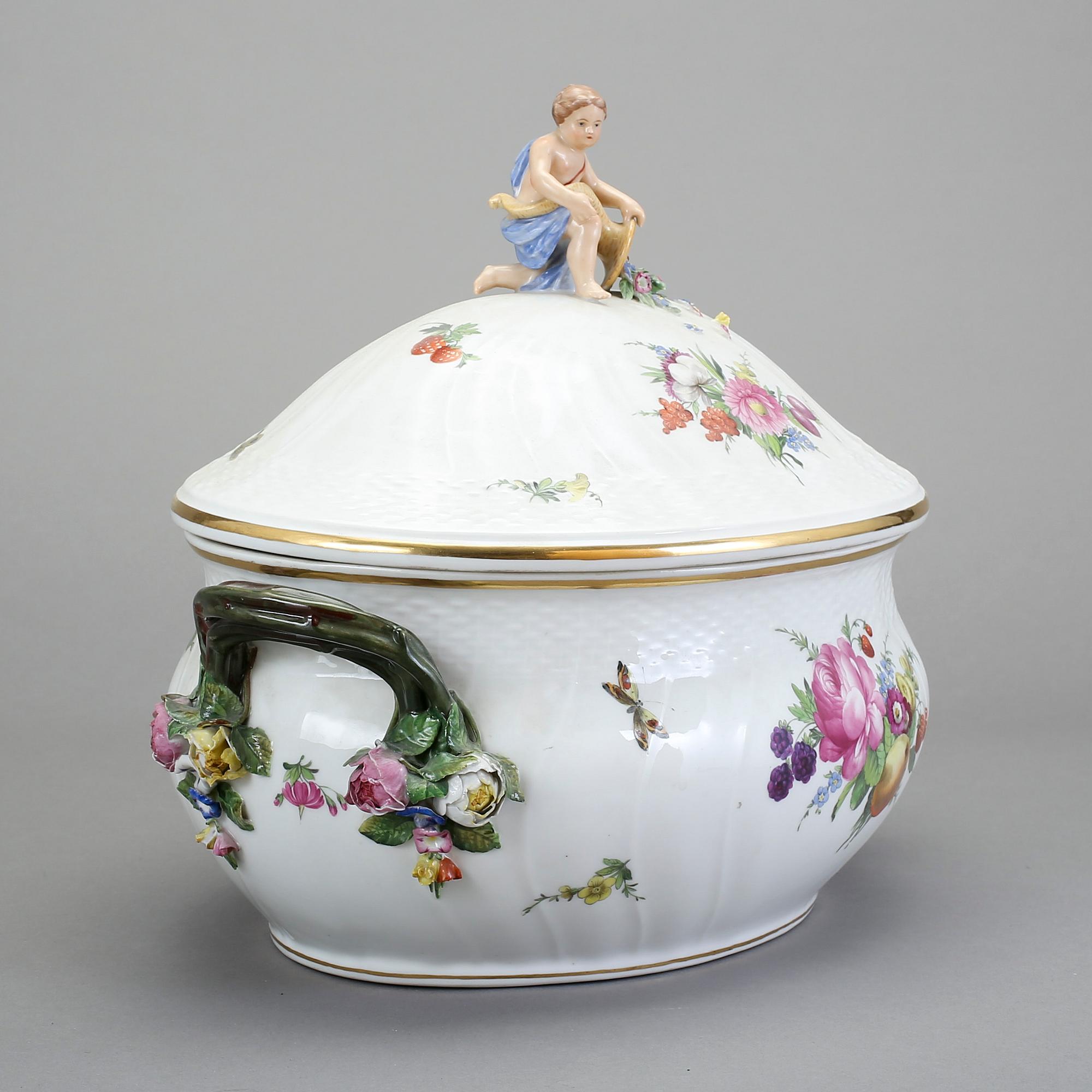 TERRIN, porslin, rokokostil, Kunglig Dansk, sannolikt 1800/1900-tal.