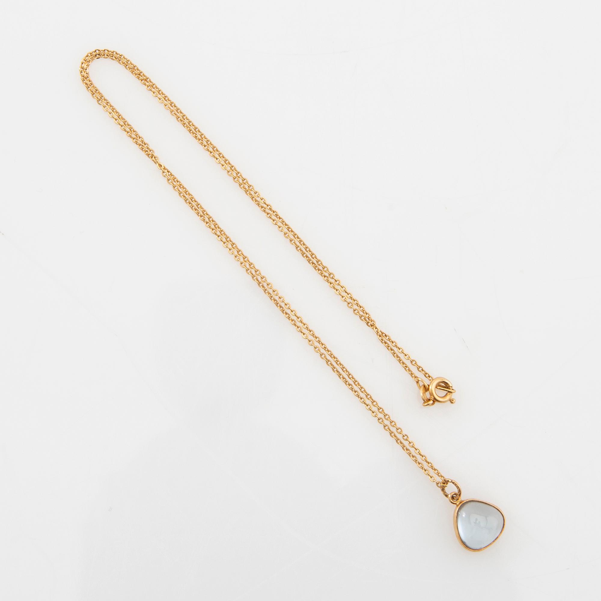 Halsband 18K guld med cabochonslipat blått glas.