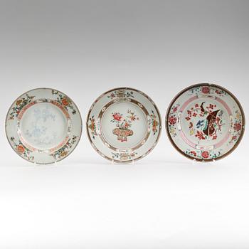 TALLRIKAR, 3 st snarlika, porslin, Kina, Qianlong 1736-1795.