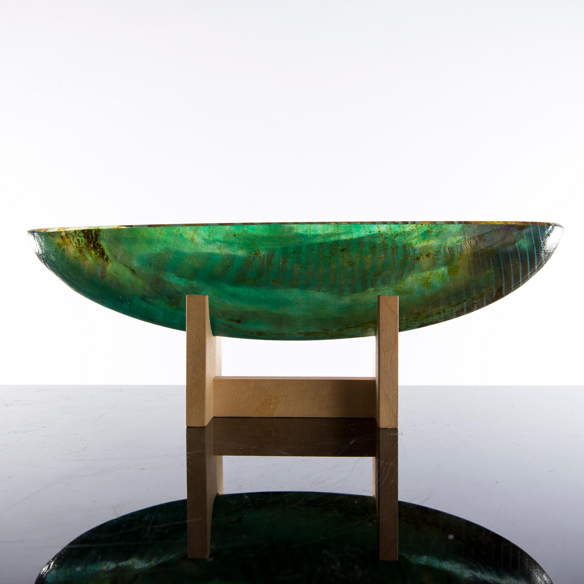 A Bertil Vallien glass sculpture, Kosta Boda. Signed and numbered 124/500.