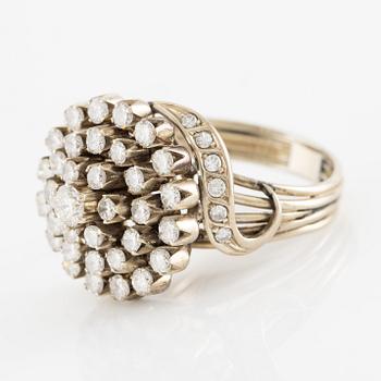 Ring in 18K white gold set with brilliant-cut diamonds,.