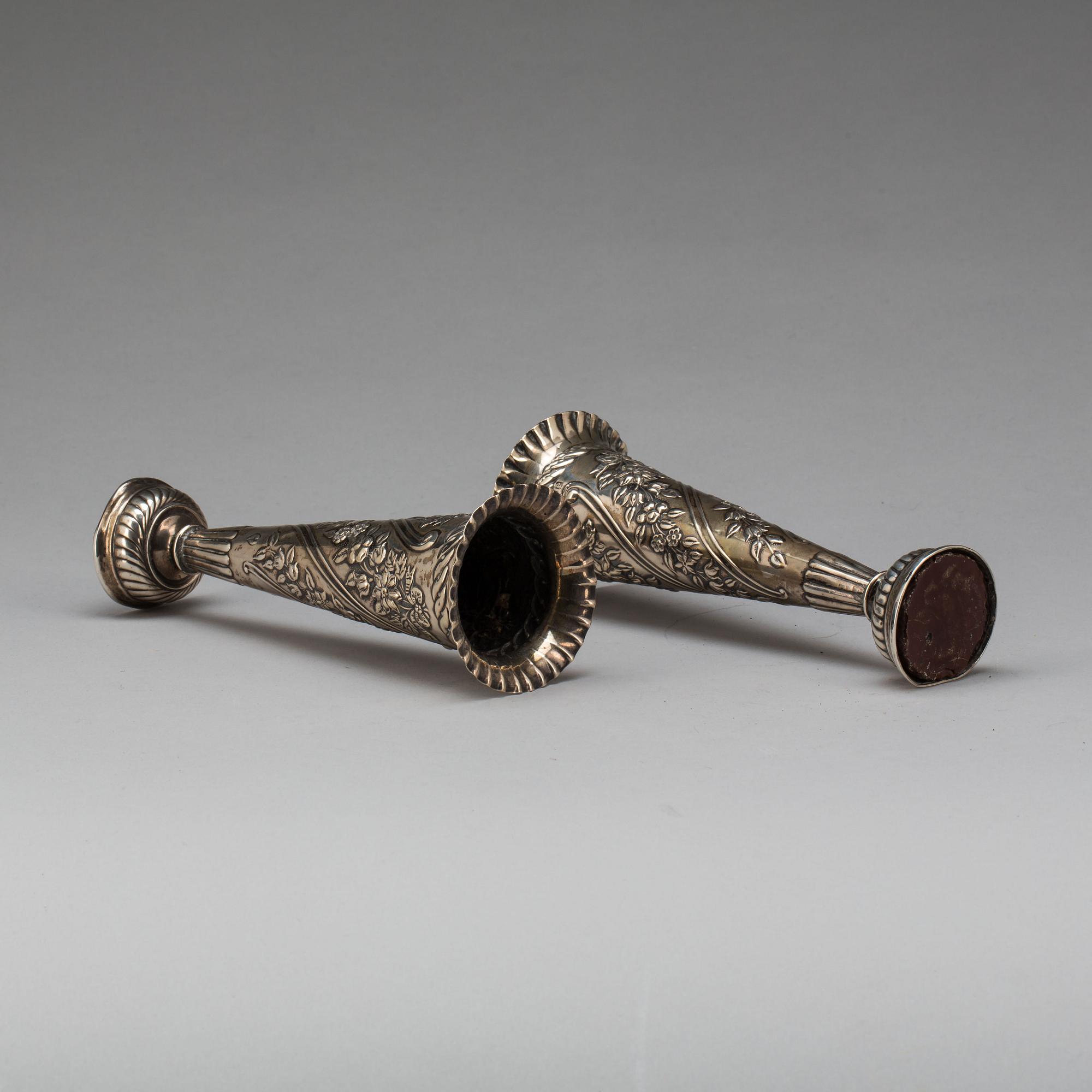 VAS, ett par, silver, London, England, 1900-01.