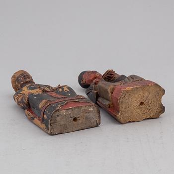 SKULPTURER 2 st, målat trä, Kina, 1800-/1900-tal.