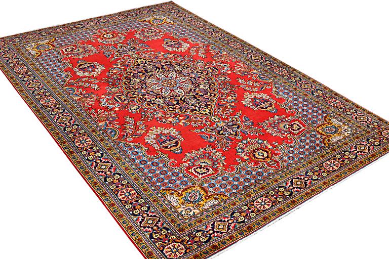 A Golpaygan carpet, c. 320 x 210 cm.