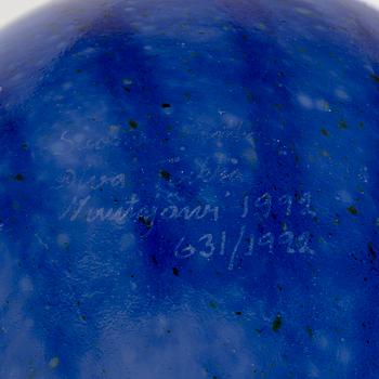 Oiva Toikka, a 'Scaup duck of Finland' glass bird, signed Suomen sotka Oiva Toikka Nuutajärvi 1992, numbered 631/1992.