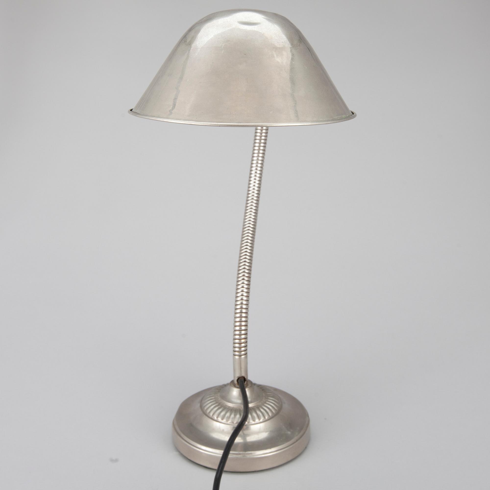 BORDSLAMPA, metall, 1900-talets första hälft.