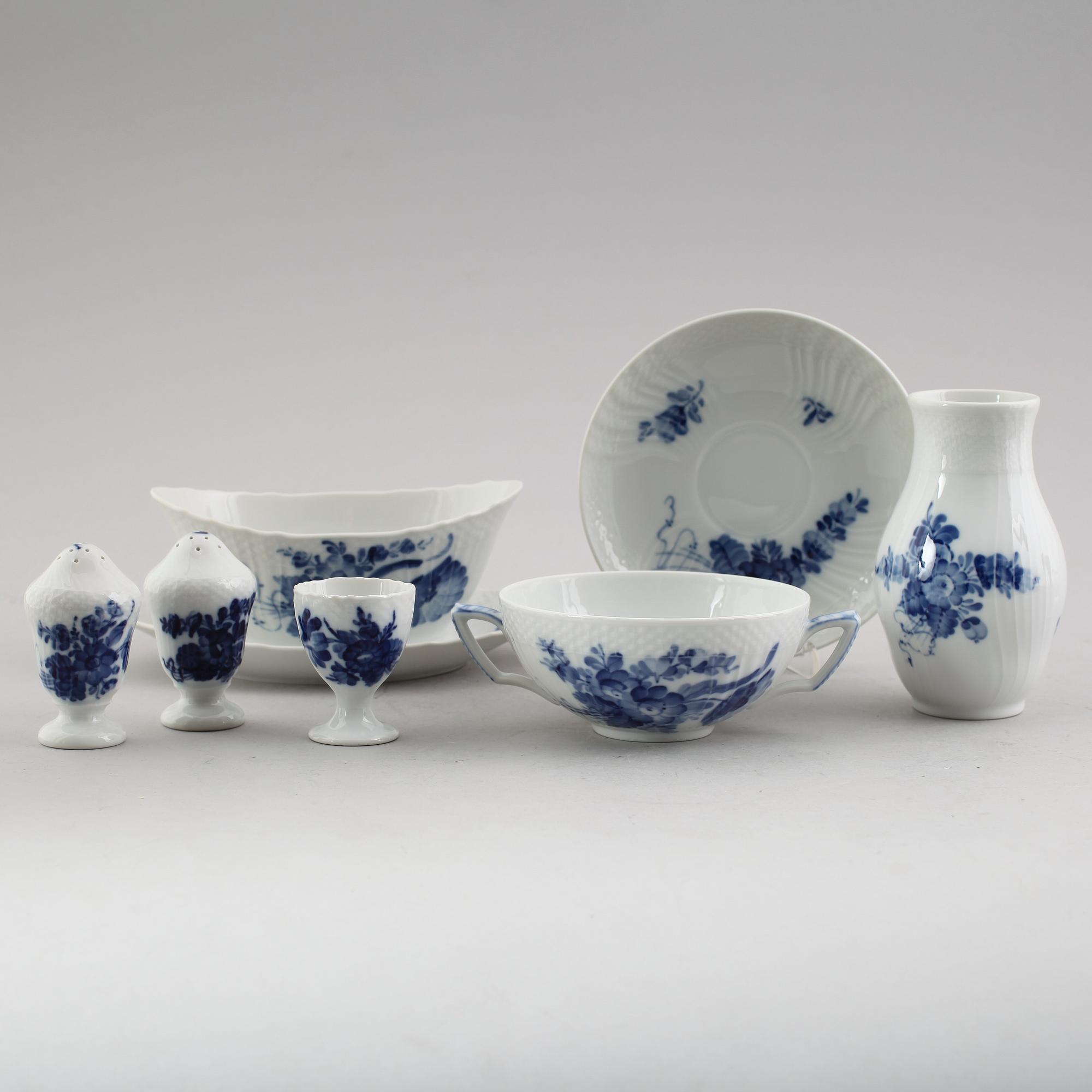 SERVISPORSLIN, 15 delar, porslin, "Blå Blomst", Royal Copenhagen.