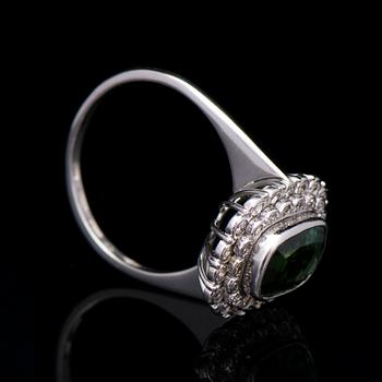 SORMUS, viistehiottu turmaliini, 8/8-hiotut timantit. A. Tillander, Helsinki 1975.