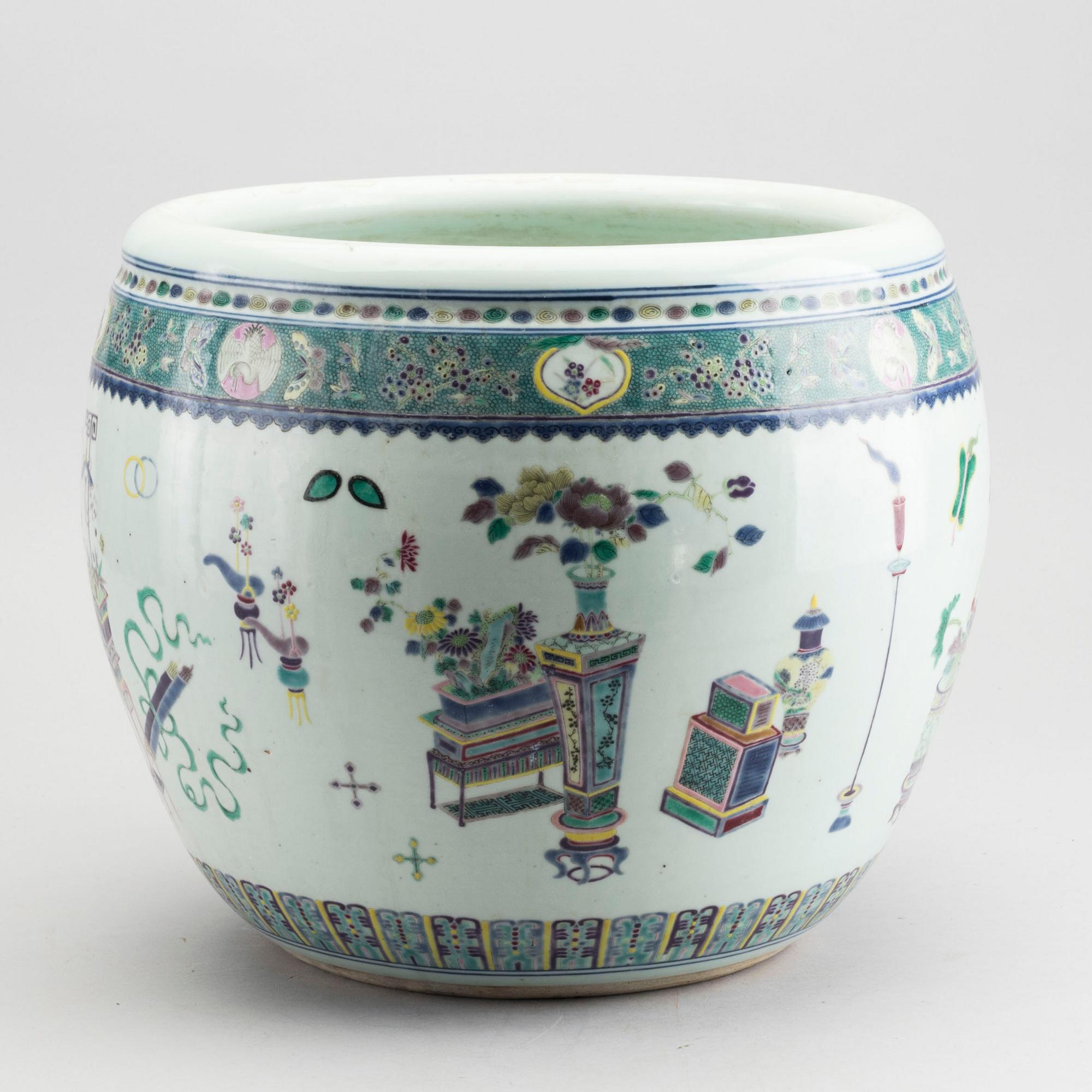 A 19th century Chinese porcelain fish bassin.
