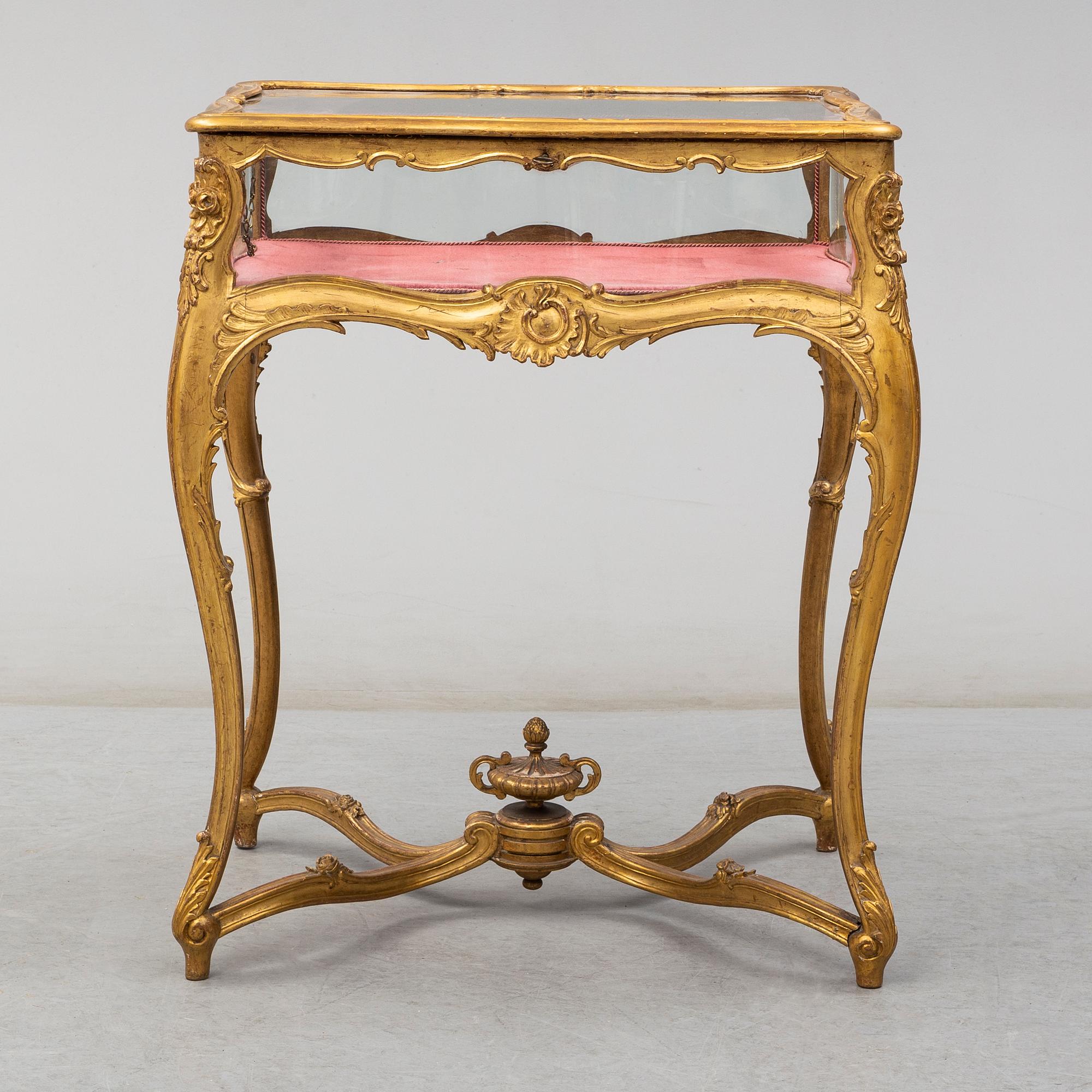 A Louis XV style display table, first half of the 20th century.